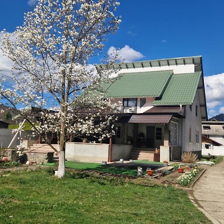 Voro Mold Hotel Гура Хуморулуй Екстериор снимка