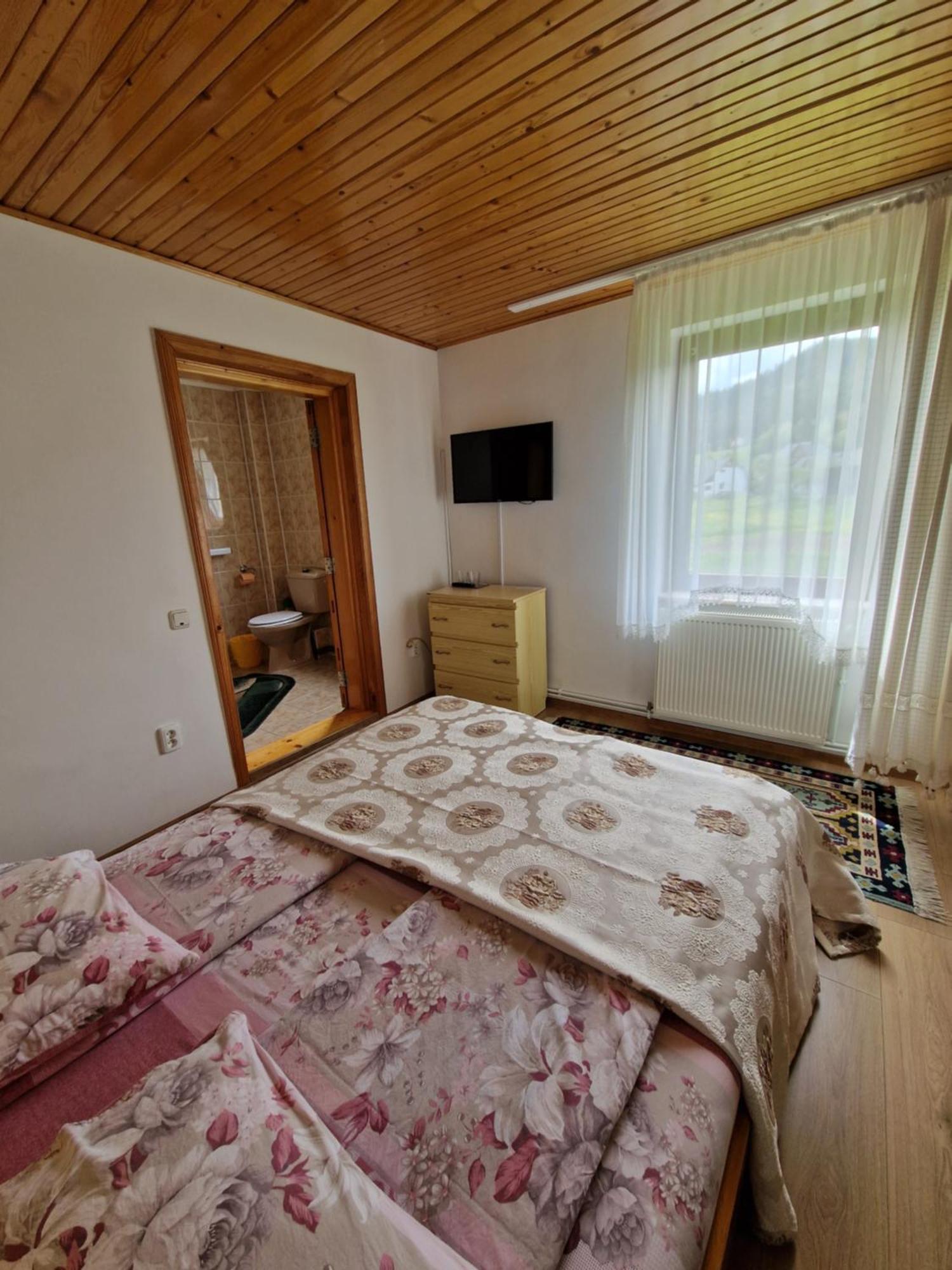 Voro Mold Hotel Гура Хуморулуй Екстериор снимка