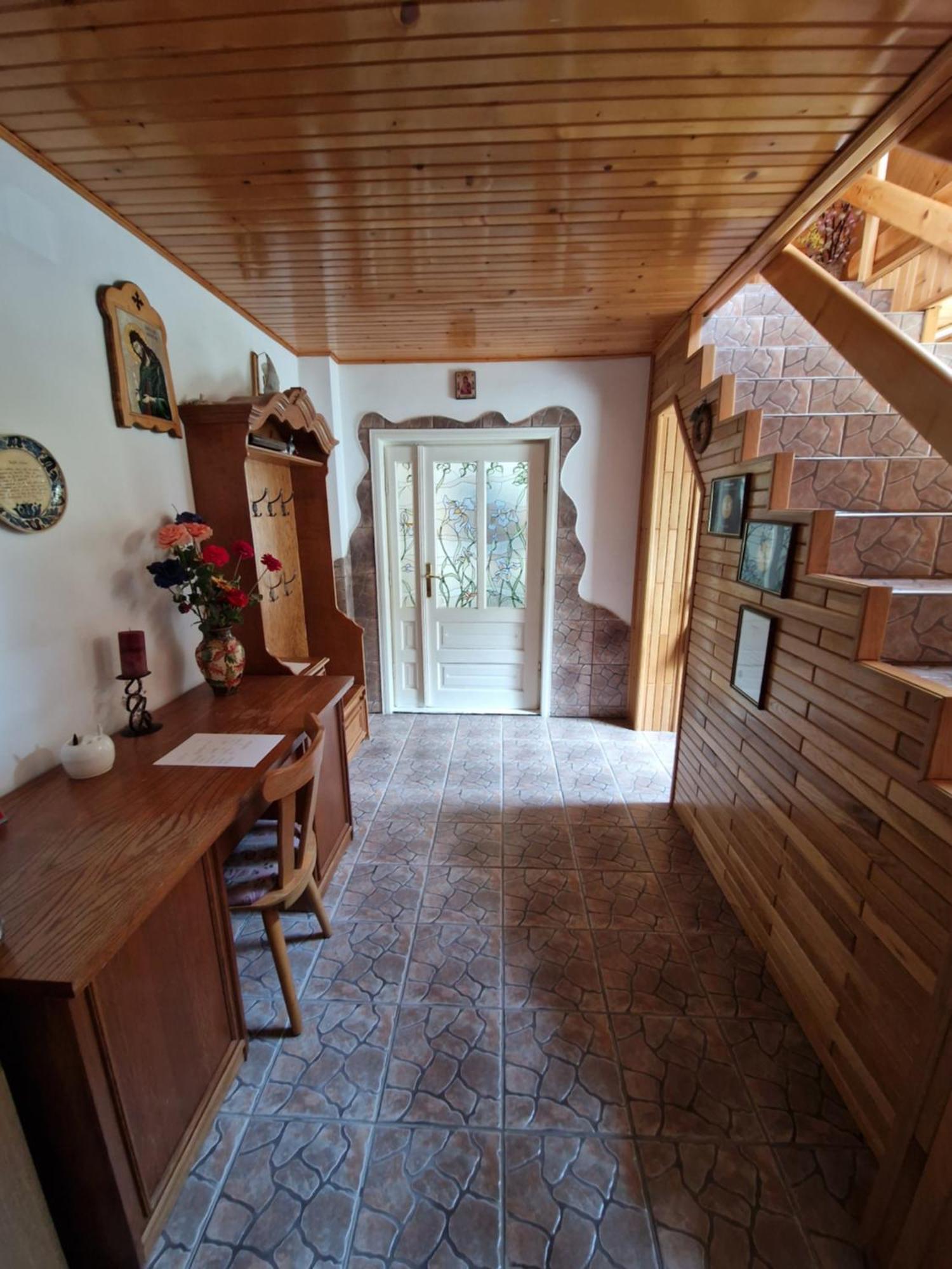 Voro Mold Hotel Гура Хуморулуй Екстериор снимка