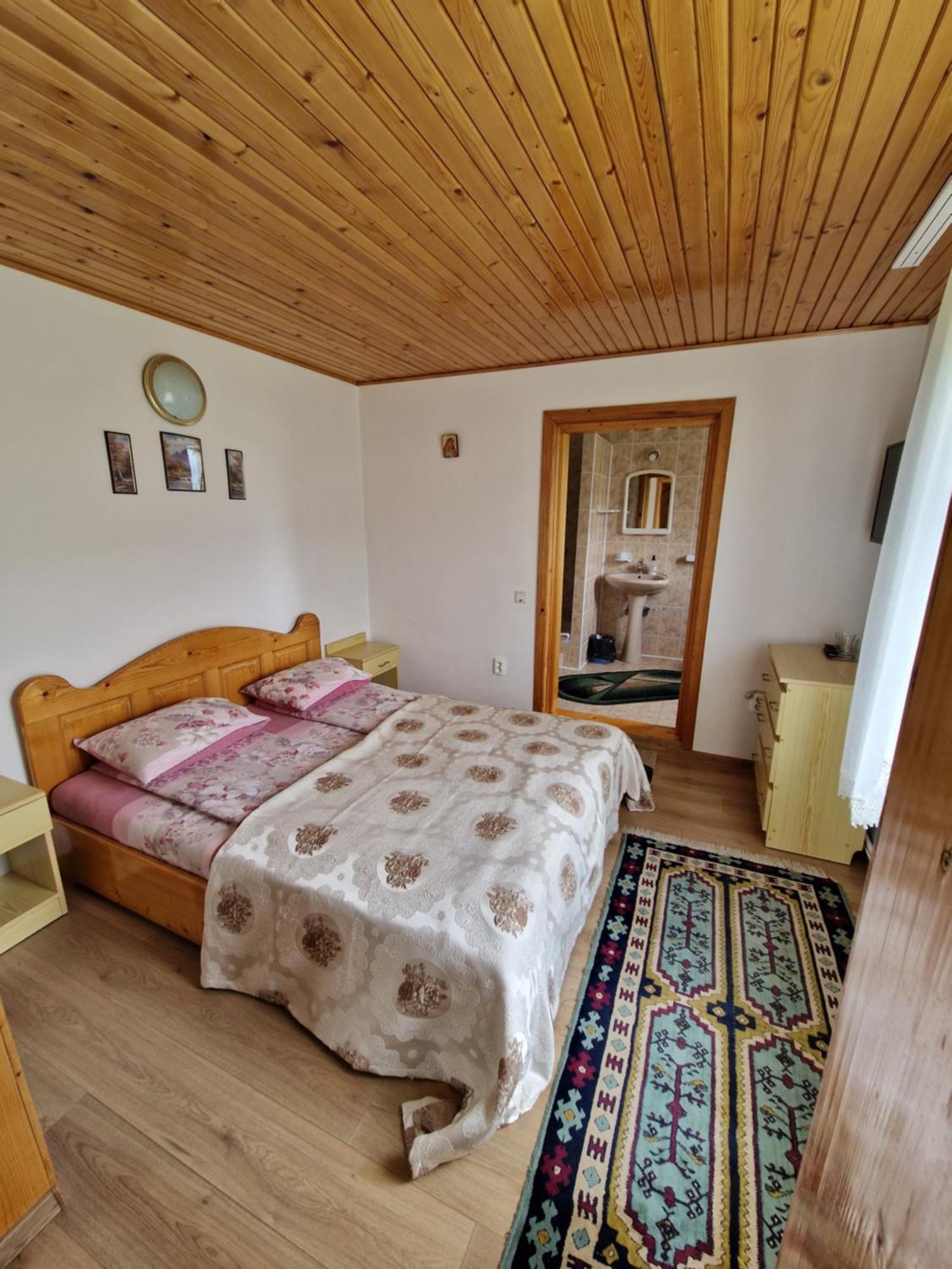 Voro Mold Hotel Гура Хуморулуй Екстериор снимка