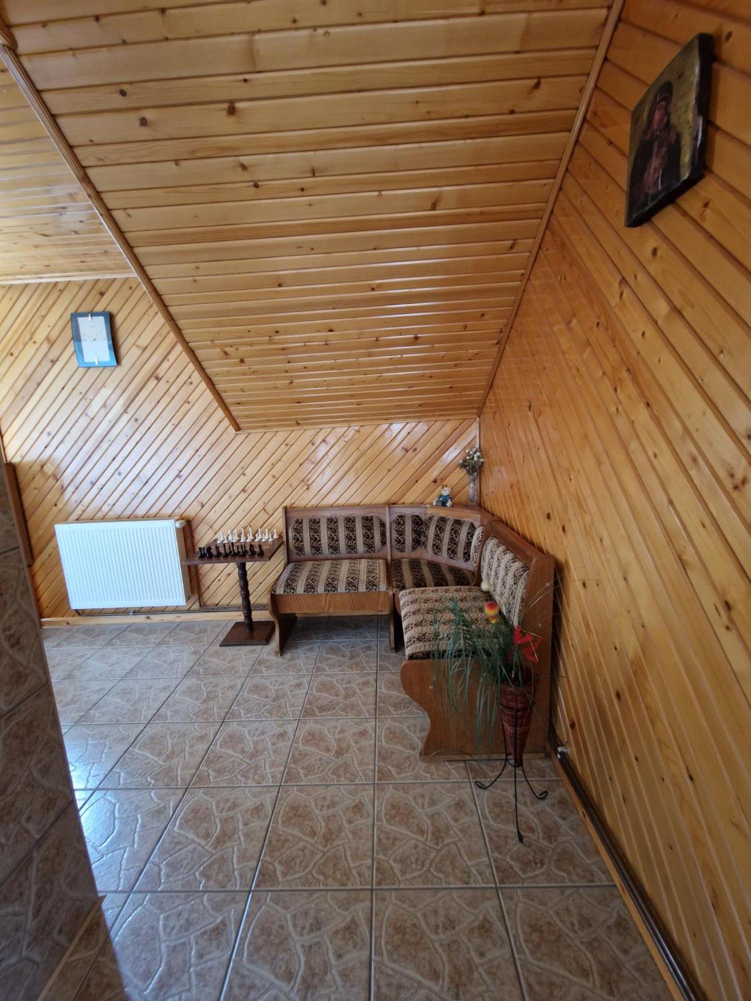 Voro Mold Hotel Гура Хуморулуй Екстериор снимка