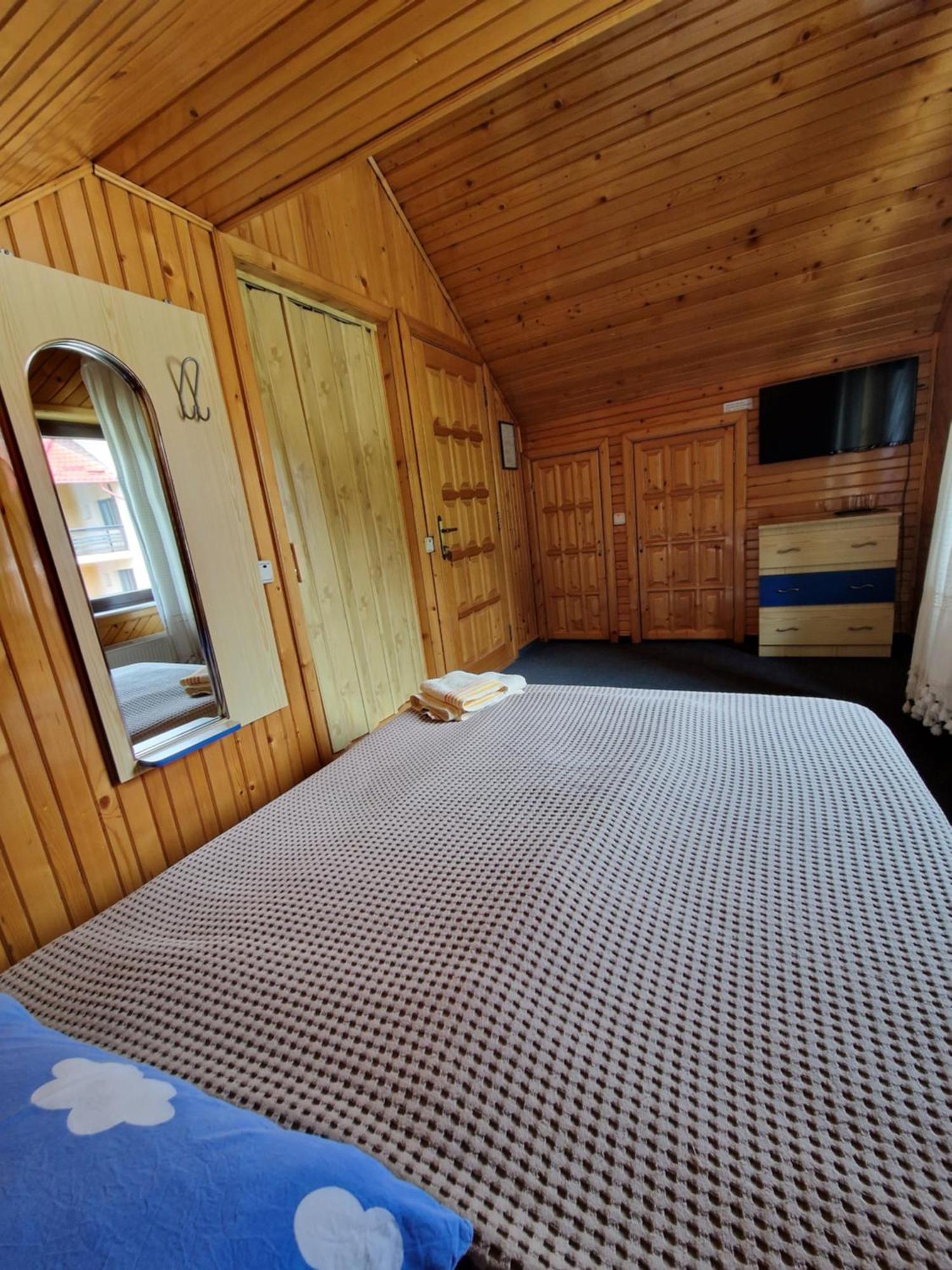 Voro Mold Hotel Гура Хуморулуй Екстериор снимка